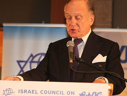 WJC President Ambassador Ronald S. Lauder speaking at ICFR event "The Middle East Vortex: Views from Washington, Moscow and Berlin". By Mazda2-Seat - Own work, CC BY-SA 3.0, https://commons.wikimedia.org/w/index.php?curid=33586705