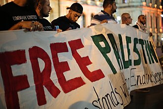 Hundreds of people protest in Brisbane Friday 1 August 2014 concerned for the people of Gaza.. Photo by Byron Wu - Own work, CC BY 4.0, https://commons.wikimedia.org/w/index.php?curid=34390682