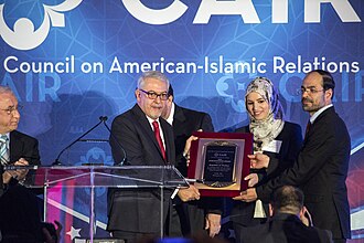 Council on American–Islamic Relations 2015 Award Serdar. Photo by Alparslan Esmer - http://gdb.voanews.com/8051590F-63A9-419E-8BF3-F6E40A4A4E6D.jpg (in this page), Public Domain, https://commons.wikimedia.org/w/index.php?curid=45038118