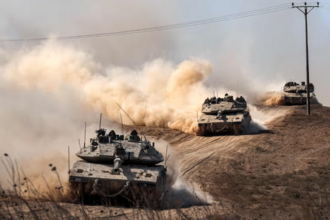 Israeli tanks on Israeli Border.  Photo by Guardian - Guardian, CC BY-SA 4.0, https://commons.wikimedia.org/w/index.php?curid=148756639