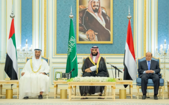 : Crown Prince Mohammed bin Salman (C), Abu Dhabi Crown Prince (L) and Yemeni President Hadi attend the signing ceremony of the Riyadh agreement. By Saudi Press Agency, CC BY-SA 4.0, https://commons.wikimedia.org/w/index.php?curid=173036924
