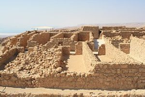 Masada. Photo by Jean & Nathalie - Masada, CC BY 2.0, https://commons.wikimedia.org/w/index.php?curid=35575450