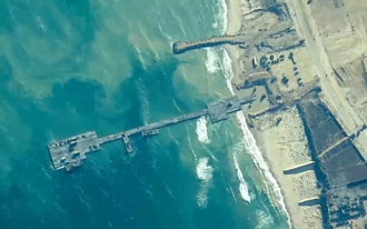 Overhead image of the connection of the Gaza Pier shortly after completion by US military forces on May 16, 2024. Photo by U.S. Central Command Public Affairs - https://www.dvidshub.net/image/8409461/trident-pier-emplacement, Public Domain, https://commons.wikimedia.org/w/index.php?curid=148447848