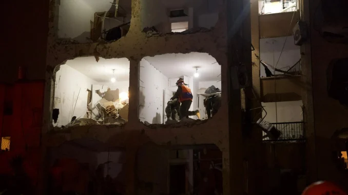  Home Front Command activity at the impact site in Arad (Photo: IDF) 