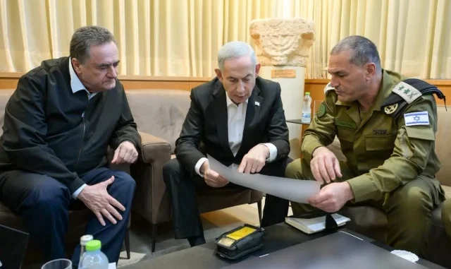  Israeli Prime Minister Benjamin Netanyahu holds a security consultation with Defense Minister Israel Katz and IDF Chief Lt.-Gen. Eyal Zamir, at Defense Headquarters in Tel Aviv, May 26, 2026. (Photo: Ma’ayan Toaf/GPO) 