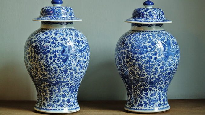 Two Ming Vases.  Image via PickPik.