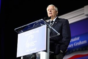 By Gage Skidmore from Surprise, AZ, United States of America - Lindsey Graham, CC BY-SA 2.0, https://commons.wikimedia.org/w/index.php?curid=139846281