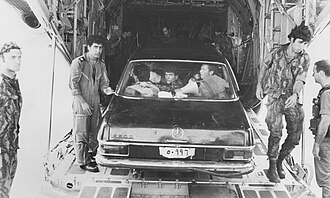 Israeli commandos from the Sayeret Matkal after Operation Entebbe.  Photo by IDF Spokesperson's Unit, CC BY-SA 3.0, https://commons.wikimedia.org/w/index.php?curid=85773091