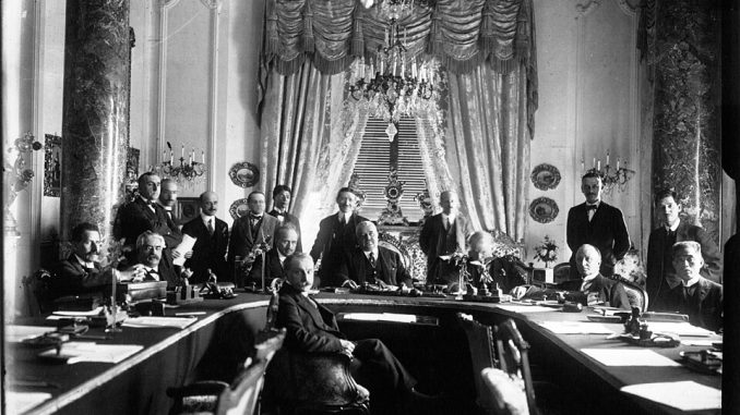 San Remo Conference held at Castle Devachan in Sanremo, Italy, from 19 to 26 April 1920. Photo by Agence de presse Meurisse. Agence photographique (commanditaire) - Bibliothèque nationale de France, Public Domain, https://commons.wikimedia.org/w/index.php?curid=160560747