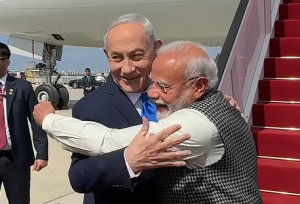 Netanyahu embracing Modi. Screengrab via Youtube.